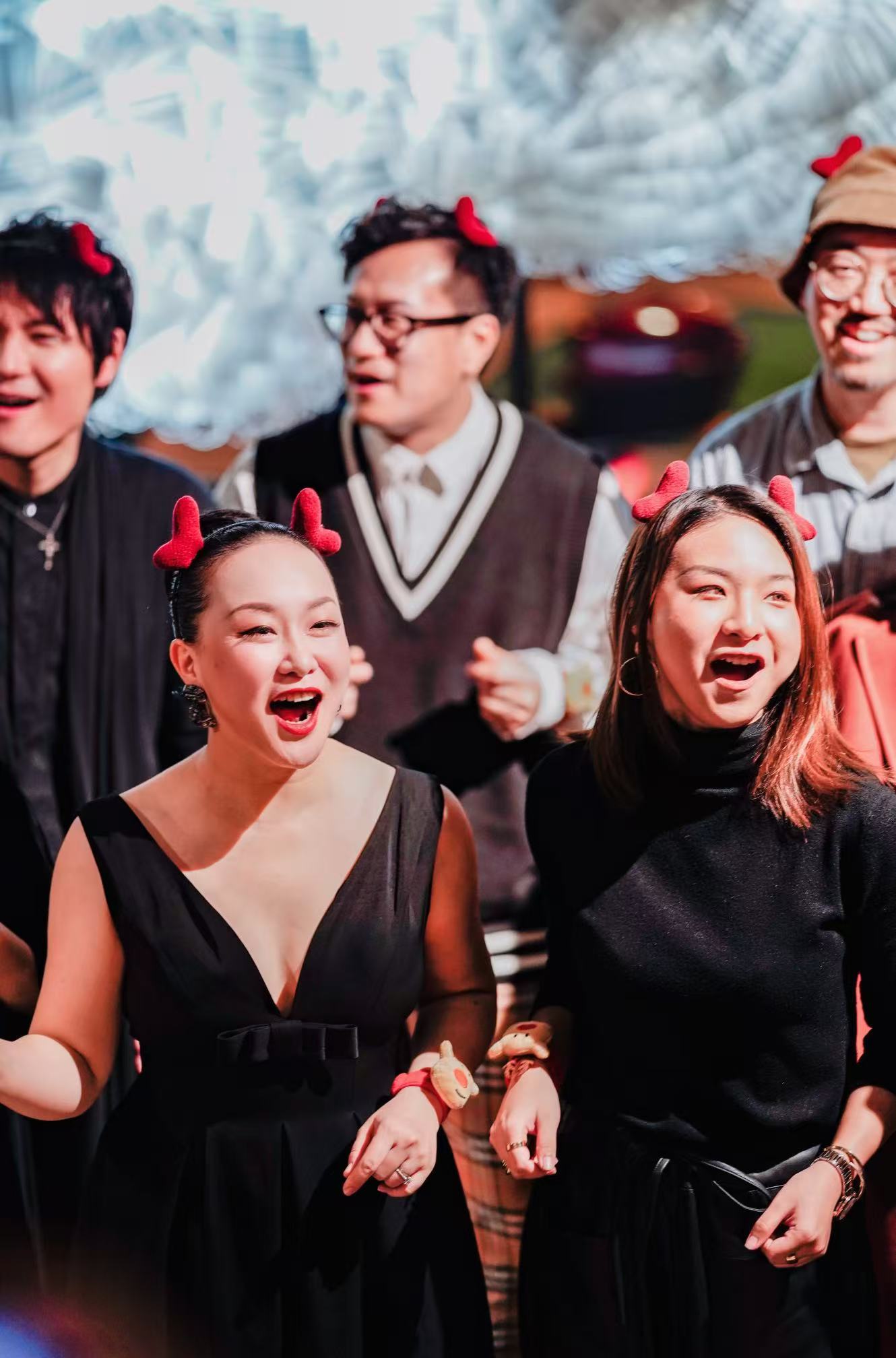 Jasmine Chen teaching jazz vocal students