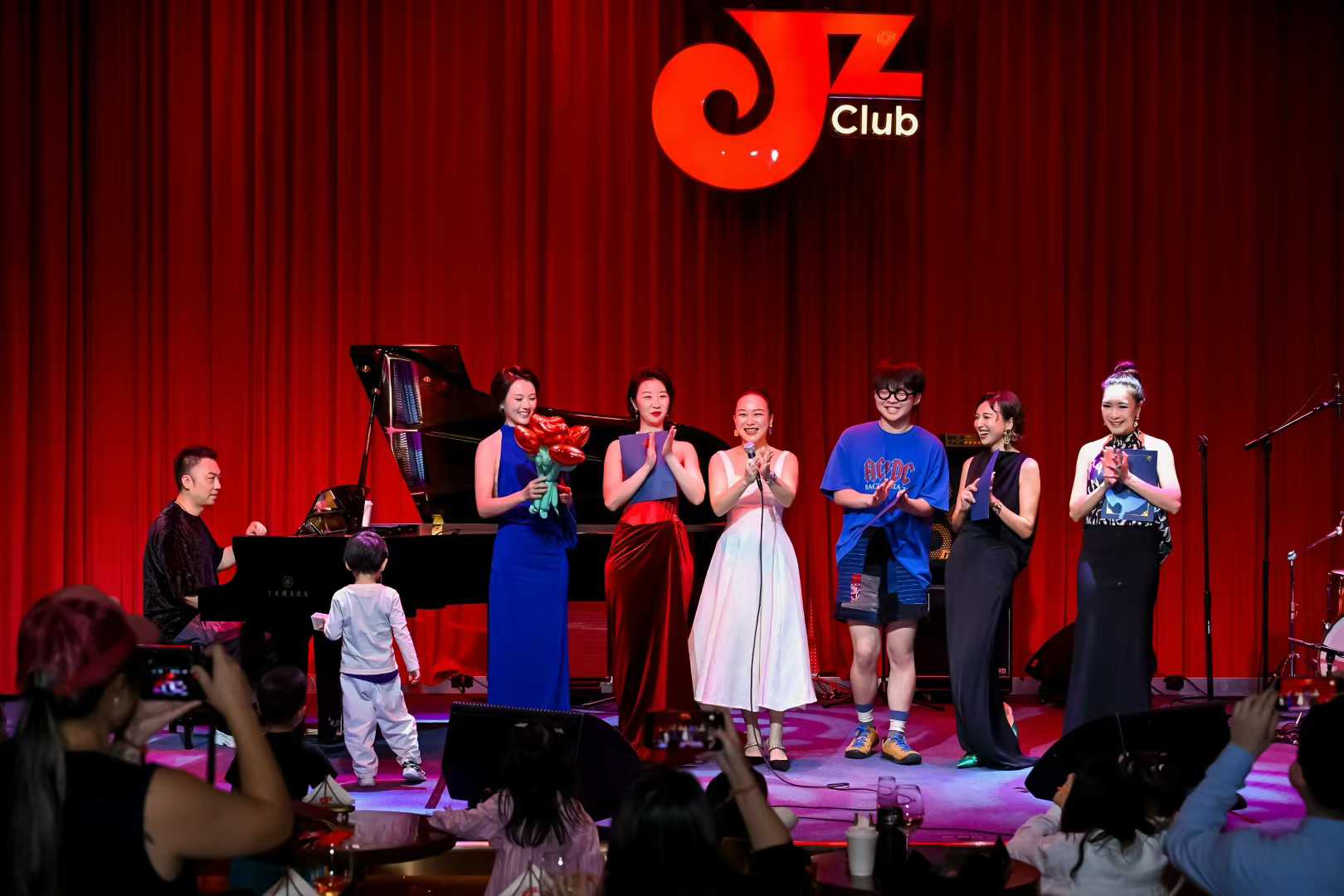 Jasmine Chen leading an intimate jazz salon