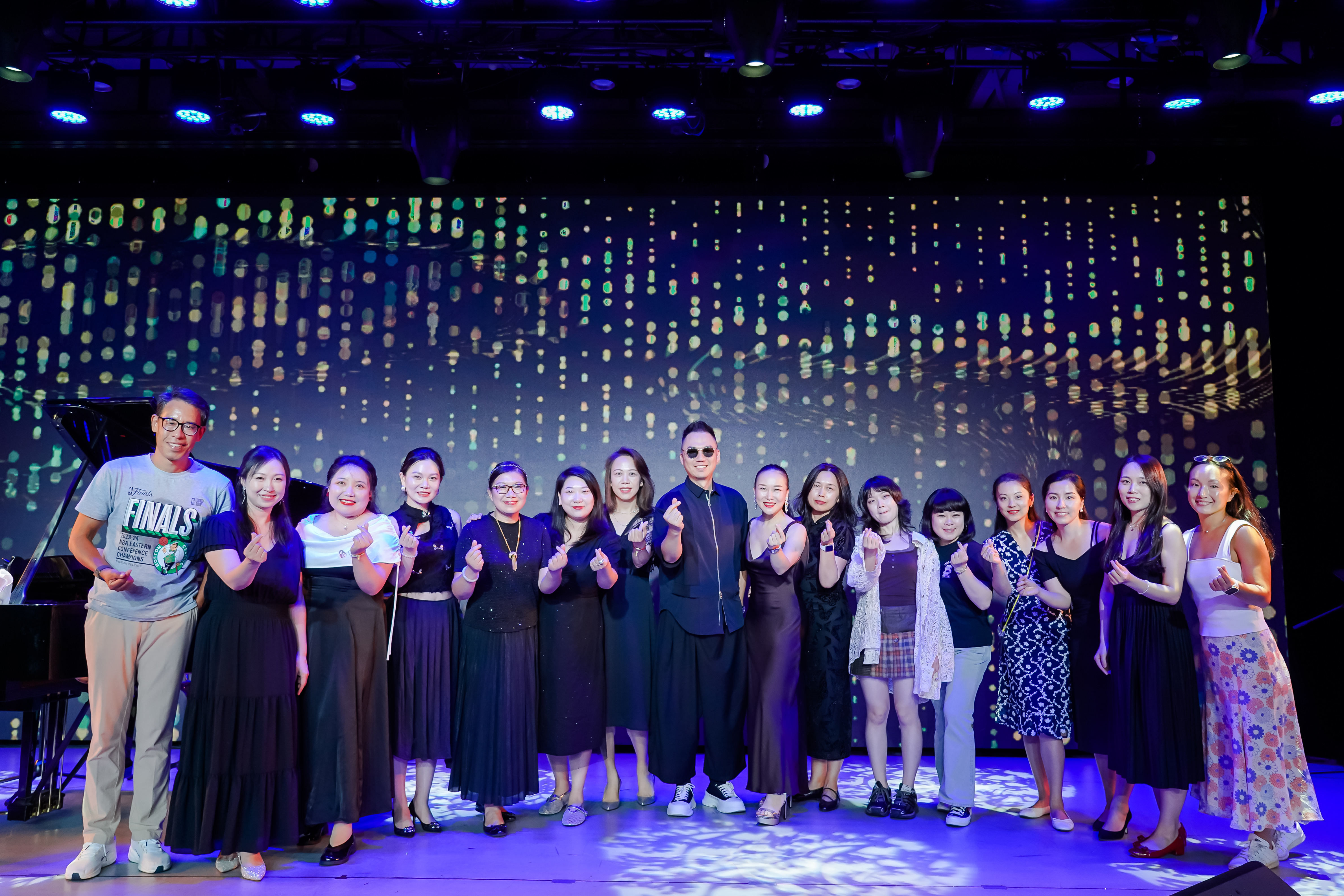 Jasmine Chen in a teaching session with vocalists