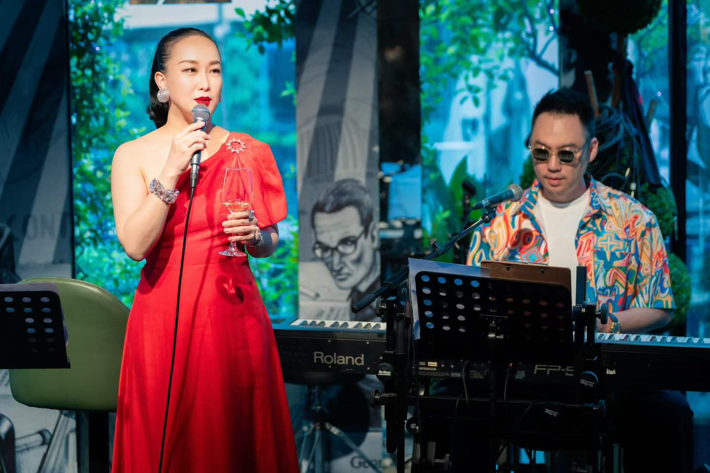 Jasmine Chen teaching jazz technique to a small group